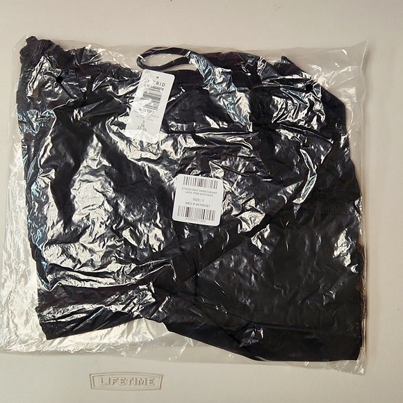 ❤️NWT VINTAGE TORRID BODYSUIT BLACK LACE - V-NECK - SLEEK FLATTERING - PLUS SIZE - Picture 4 of 9